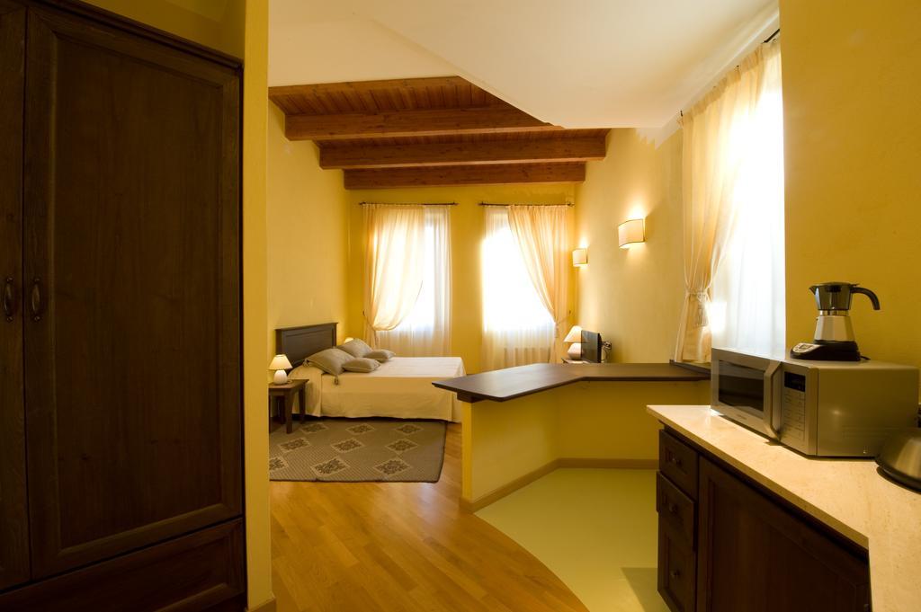 Piazza Azuni 18 Guest House Sássari Quarto foto