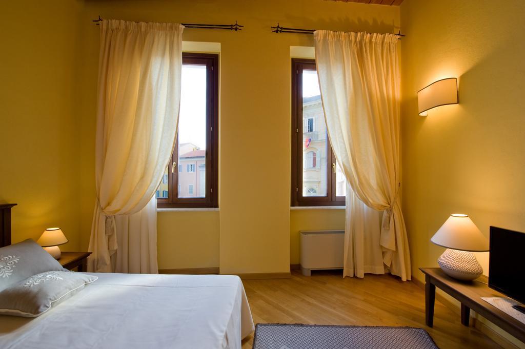 Piazza Azuni 18 Guest House Sássari Quarto foto