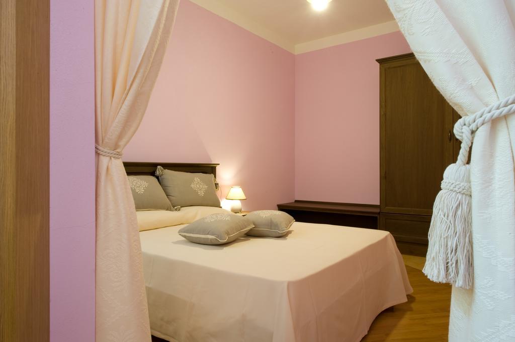 Piazza Azuni 18 Guest House Sássari Quarto foto